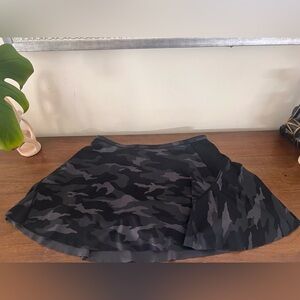 Athleta Match Point Black Gray Camo Skort/Skirt Sz Medium 32x14